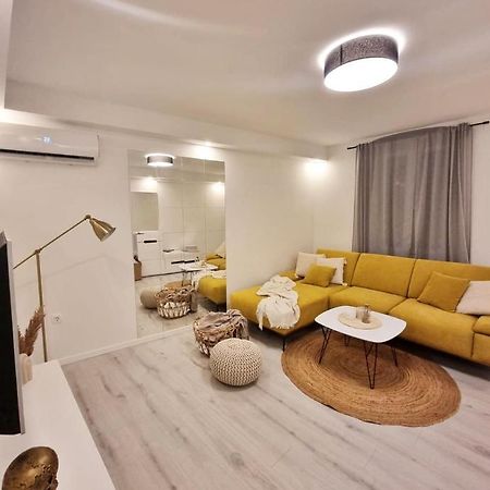 Un Ami Apartment Pula Bagian luar foto