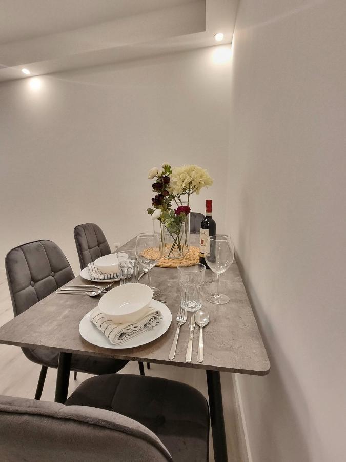 Un Ami Apartment Pula Bagian luar foto