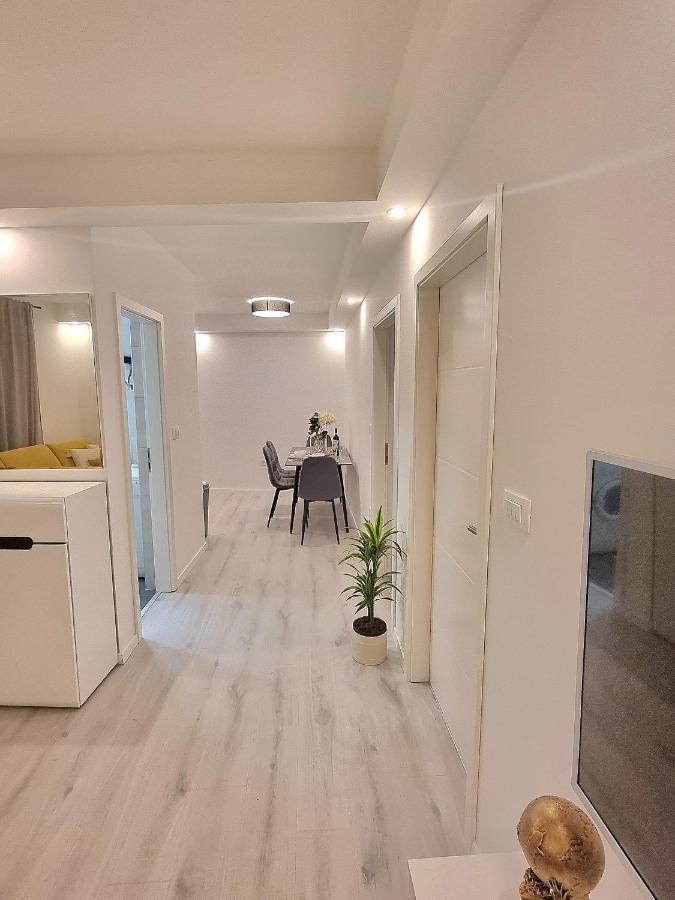 Un Ami Apartment Pula Bagian luar foto